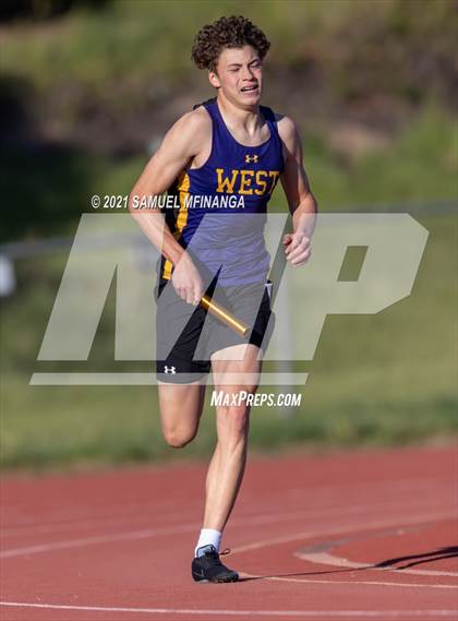 Thumbnail 3 in Metro Conference Track and Field Meet (4X400 Meter) photogallery.