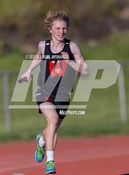 Thumbnail 2 in Metro Conference Track and Field Meet (4X400 Meter) photogallery.