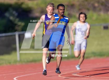 Thumbnail 2 in Metro Conference Track and Field Meet (4X400 Meter) photogallery.