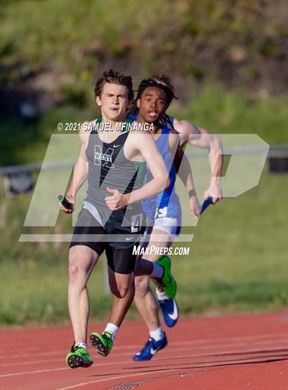Thumbnail 1 in Metro Conference Track and Field Meet (4X400 Meter) photogallery.