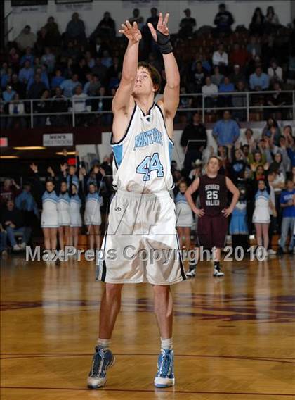 Thumbnail 3 in Sesser-Valier v.  Pinckneyville (Benton Invitational Tournament) photogallery.