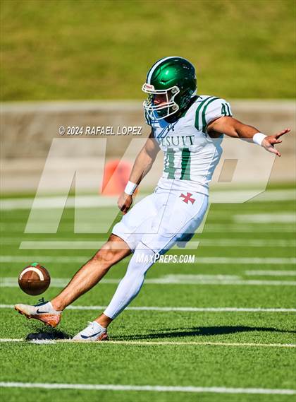 Thumbnail 2 in Strake Jesuit vs. Heights (UIL 6A D2 Football Area) photogallery.
