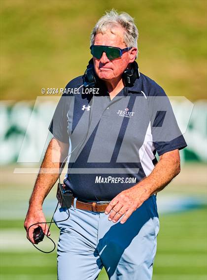 Thumbnail 3 in Strake Jesuit vs. Heights (UIL 6A D2 Football Area) photogallery.