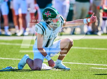 Thumbnail 1 in Strake Jesuit vs. Heights (UIL 6A D2 Football Area) photogallery.