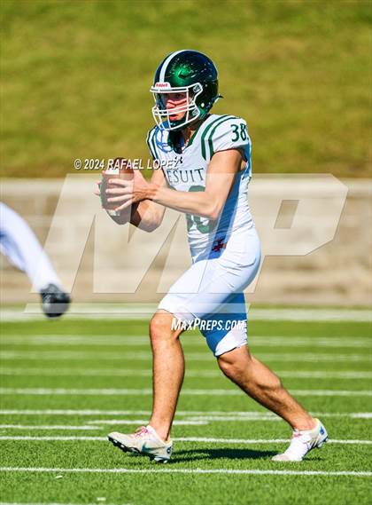 Thumbnail 1 in Strake Jesuit vs. Heights (UIL 6A D2 Football Area) photogallery.