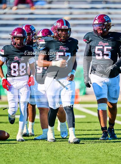 Thumbnail 1 in Strake Jesuit vs. Heights (UIL 6A D2 Football Area) photogallery.