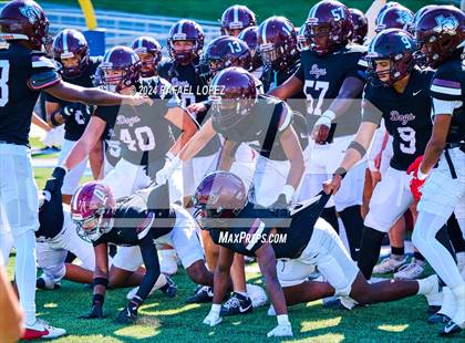 Thumbnail 1 in Strake Jesuit vs. Heights (UIL 6A D2 Football Area) photogallery.