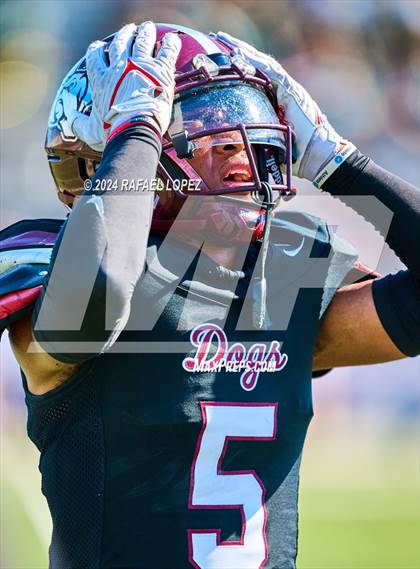 Thumbnail 2 in Strake Jesuit vs. Heights (UIL 6A D2 Football Area) photogallery.