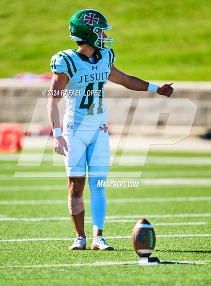 Thumbnail 2 in Strake Jesuit vs. Heights (UIL 6A D2 Football Area) photogallery.