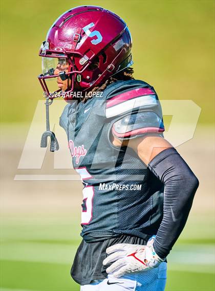Thumbnail 3 in Strake Jesuit vs. Heights (UIL 6A D2 Football Area) photogallery.