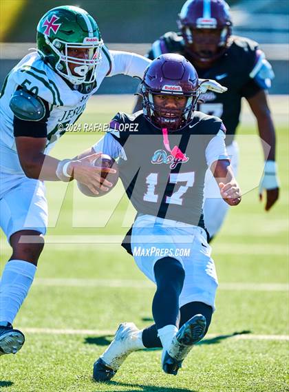 Thumbnail 3 in Strake Jesuit vs. Heights (UIL 6A D2 Football Area) photogallery.