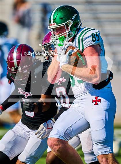 Thumbnail 2 in Strake Jesuit vs. Heights (UIL 6A D2 Football Area) photogallery.