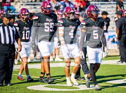 Thumbnail 2 in Strake Jesuit vs. Heights (UIL 6A D2 Football Area) photogallery.
