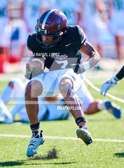 Thumbnail 3 in Strake Jesuit vs. Heights (UIL 6A D2 Football Area) photogallery.