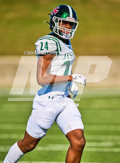 Thumbnail 1 in Strake Jesuit vs. Heights (UIL 6A D2 Football Area) photogallery.