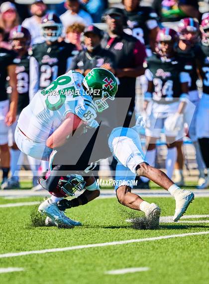 Thumbnail 2 in Strake Jesuit vs. Heights (UIL 6A D2 Football Area) photogallery.