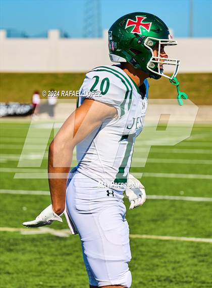 Thumbnail 1 in Strake Jesuit vs. Heights (UIL 6A D2 Football Area) photogallery.