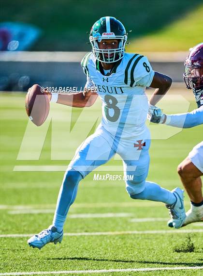 Thumbnail 2 in Strake Jesuit vs. Heights (UIL 6A D2 Football Area) photogallery.