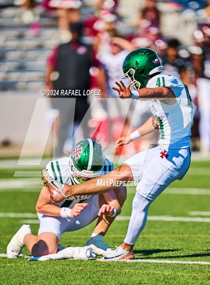Thumbnail 1 in Strake Jesuit vs. Heights (UIL 6A D2 Football Area) photogallery.