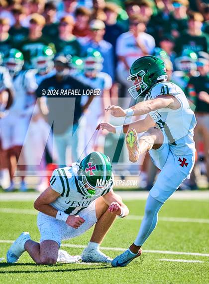 Thumbnail 3 in Strake Jesuit vs. Heights (UIL 6A D2 Football Area) photogallery.