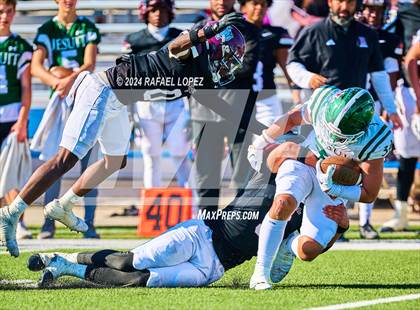 Thumbnail 1 in Strake Jesuit vs. Heights (UIL 6A D2 Football Area) photogallery.