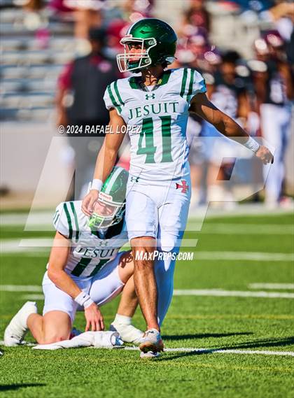 Thumbnail 3 in Strake Jesuit vs. Heights (UIL 6A D2 Football Area) photogallery.