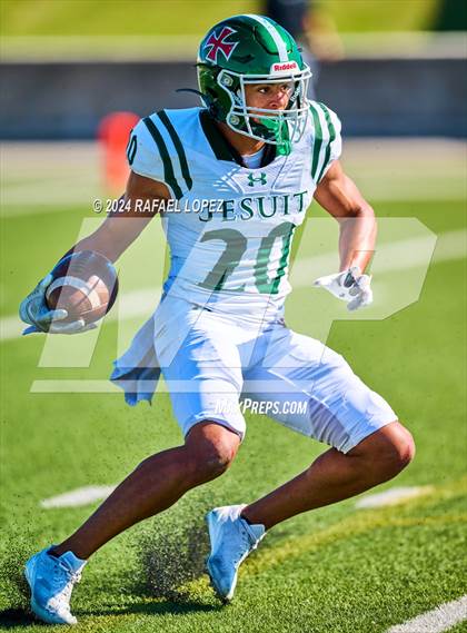 Thumbnail 3 in Strake Jesuit vs. Heights (UIL 6A D2 Football Area) photogallery.
