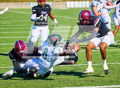 Thumbnail 1 in Strake Jesuit vs. Heights (UIL 6A D2 Football Area) photogallery.