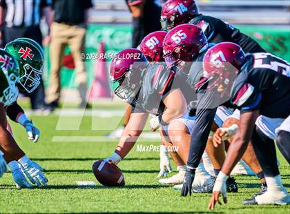 Thumbnail 2 in Strake Jesuit vs. Heights (UIL 6A D2 Football Area) photogallery.