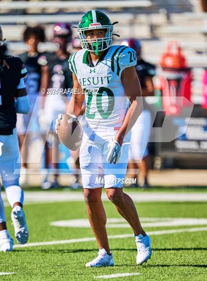 Thumbnail 3 in Strake Jesuit vs. Heights (UIL 6A D2 Football Area) photogallery.