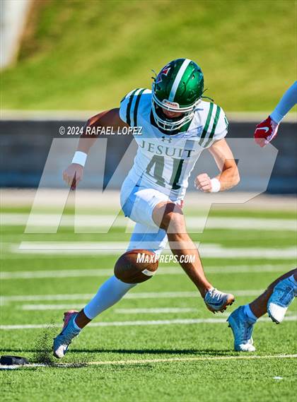 Thumbnail 1 in Strake Jesuit vs. Heights (UIL 6A D2 Football Area) photogallery.