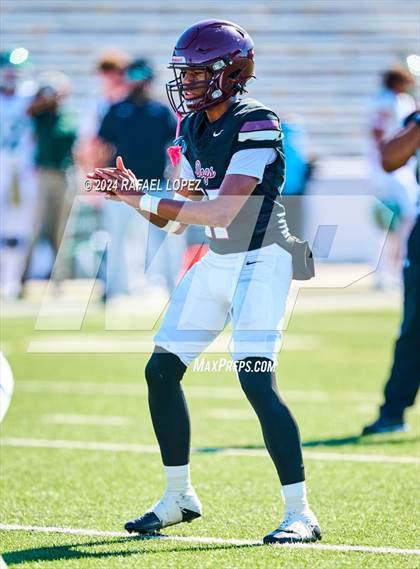 Thumbnail 2 in Strake Jesuit vs. Heights (UIL 6A D2 Football Area) photogallery.