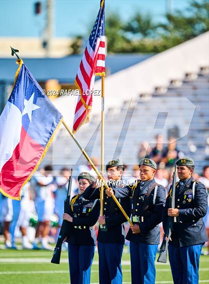 Thumbnail 2 in Strake Jesuit vs. Heights (UIL 6A D2 Football Area) photogallery.