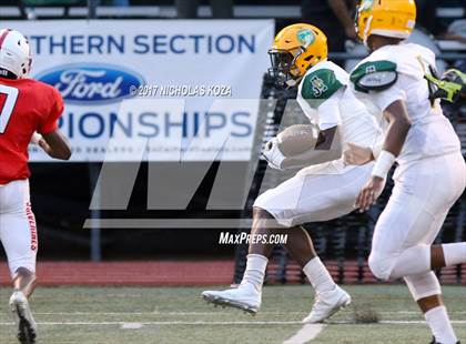 Thumbnail 2 in Harvard-Westlake vs. Jefferson photogallery.