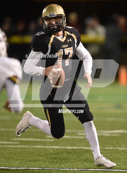 Thumbnail 3 in North Haven @ Daniel Hand (CIAC Class L Quarterfinal) photogallery.