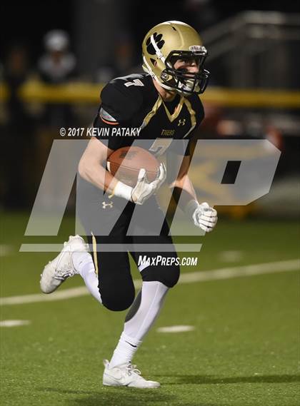Thumbnail 3 in North Haven @ Daniel Hand (CIAC Class L Quarterfinal) photogallery.