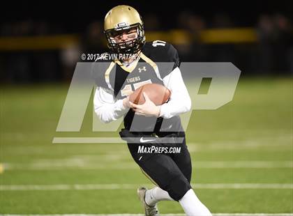 Thumbnail 2 in North Haven @ Daniel Hand (CIAC Class L Quarterfinal) photogallery.