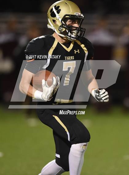 Thumbnail 3 in North Haven @ Daniel Hand (CIAC Class L Quarterfinal) photogallery.