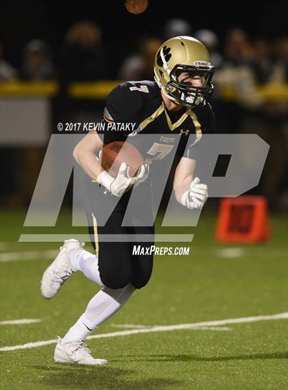 Thumbnail 3 in North Haven @ Daniel Hand (CIAC Class L Quarterfinal) photogallery.