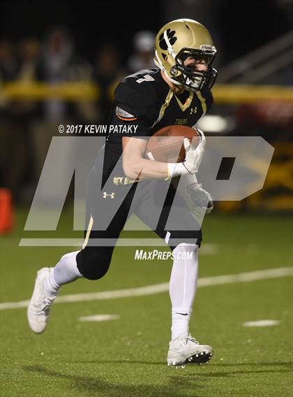 Thumbnail 2 in North Haven @ Daniel Hand (CIAC Class L Quarterfinal) photogallery.