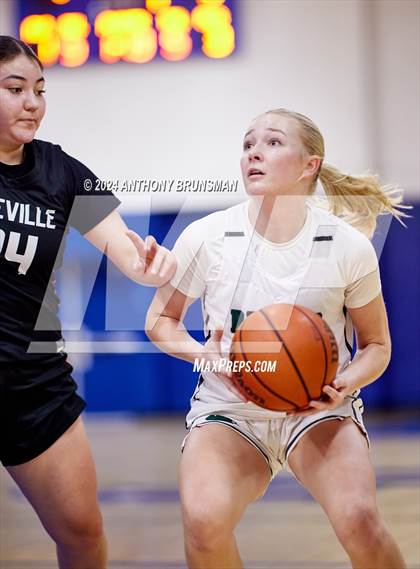 Thumbnail 1 in Ponderosa vs. Roseville (Jan Vitel Invitational) photogallery.