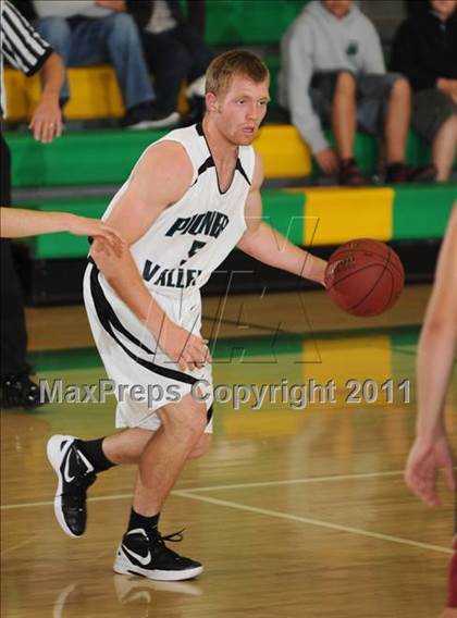 Thumbnail 3 in Pioneer Valley vs. Nipomo (National Prep Classic) photogallery.