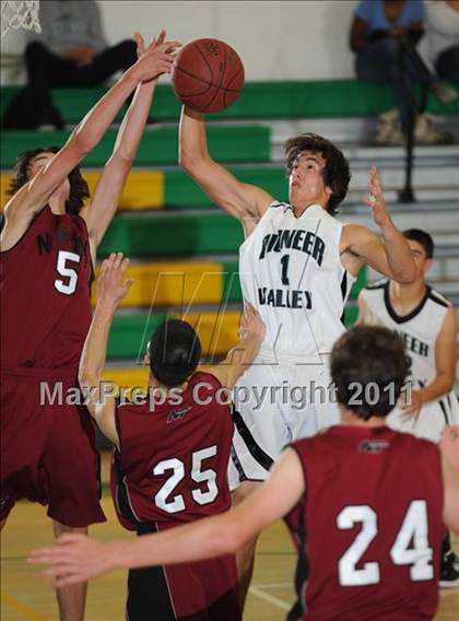Thumbnail 2 in Pioneer Valley vs. Nipomo (National Prep Classic) photogallery.