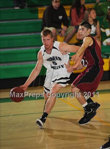 Thumbnail 2 in Pioneer Valley vs. Nipomo (National Prep Classic) photogallery.