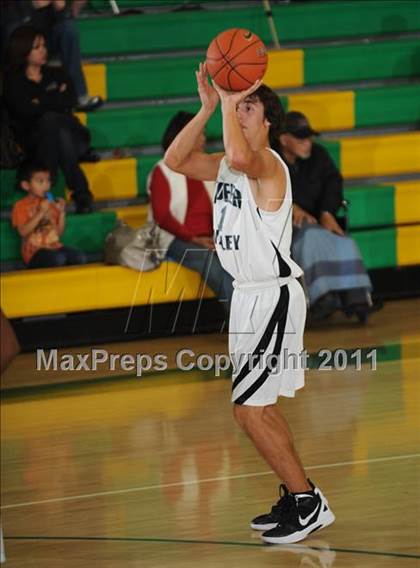 Thumbnail 2 in Pioneer Valley vs. Nipomo (National Prep Classic) photogallery.