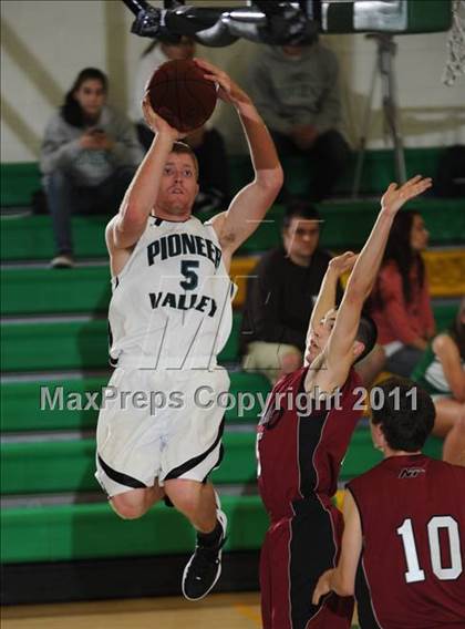 Thumbnail 3 in Pioneer Valley vs. Nipomo (National Prep Classic) photogallery.