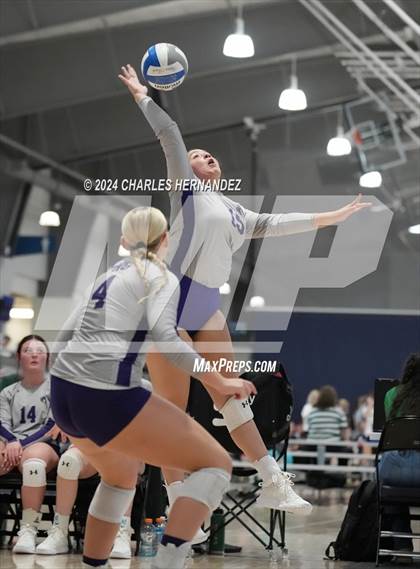 Thumbnail 3 in Port Neches-Groves vs. Madisonville (Legends Invitational) photogallery.