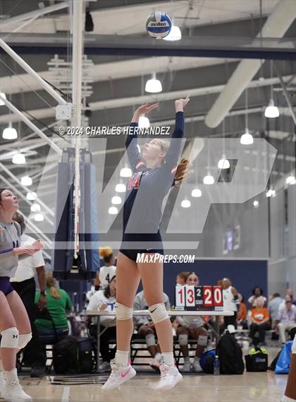 Thumbnail 2 in Port Neches-Groves vs. Madisonville (Legends Invitational) photogallery.