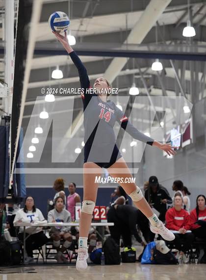 Thumbnail 3 in Port Neches-Groves vs. Madisonville (Legends Invitational) photogallery.