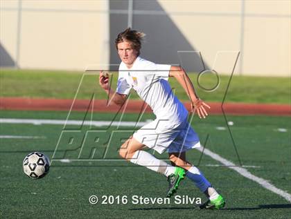 Thumbnail 2 in Pasadena vs. Point Loma (CIF SoCal Regional D3 Playoff) photogallery.